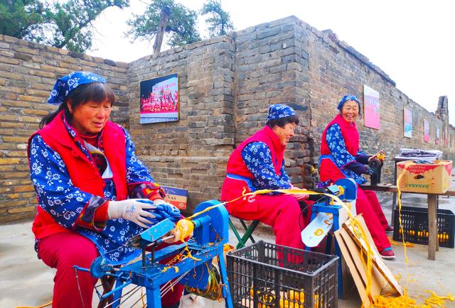 江西鄱阳莲花山乡第七届柿子旅游文化节开幕