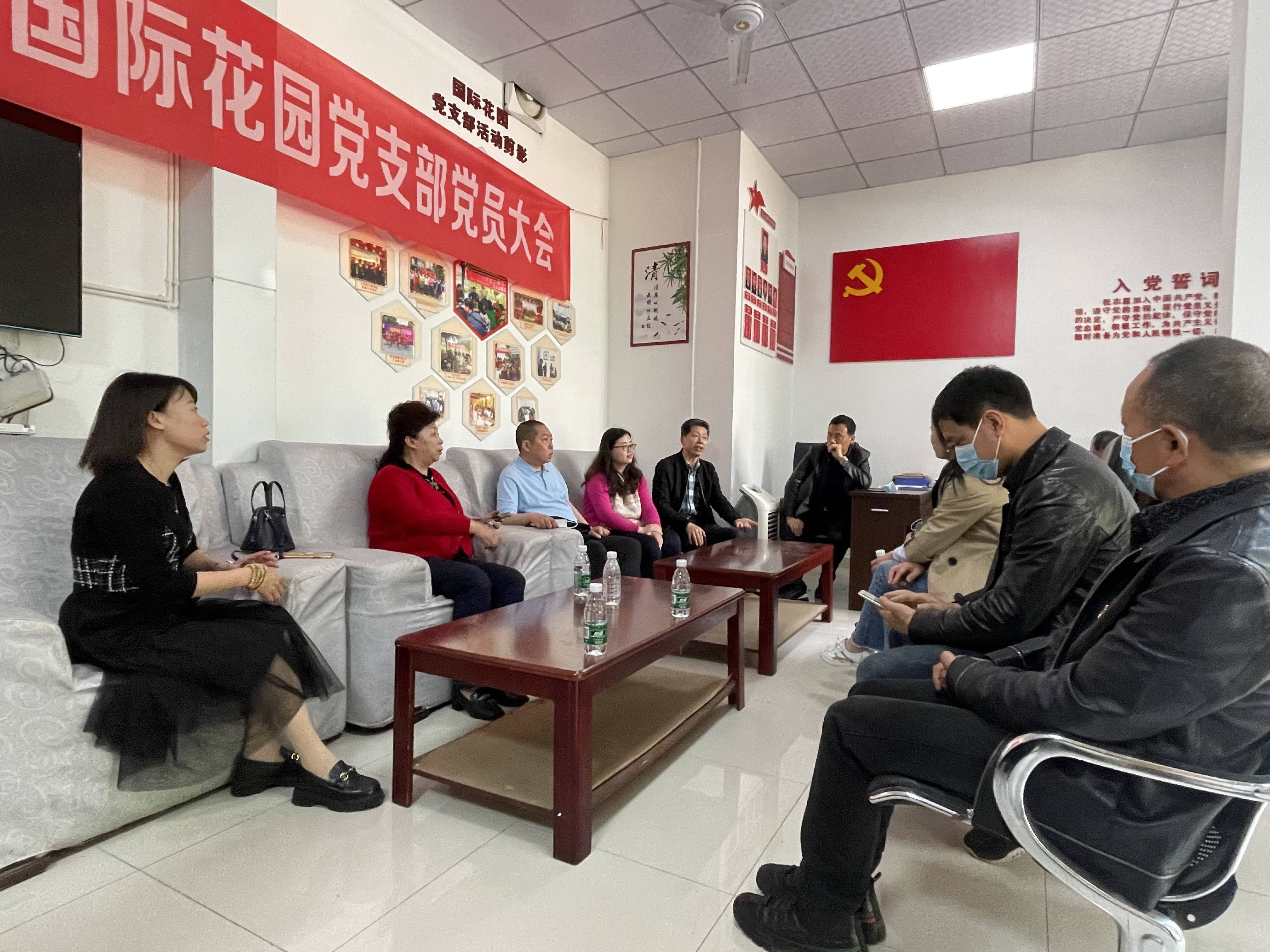 怕受凉不开空调 老年人小心“沉默中暑”