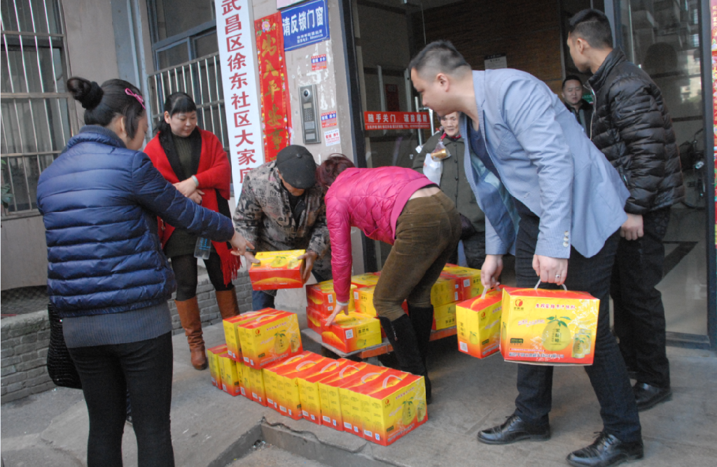 南开区东王台社区携手“爱心联盟”送温暖 品尝爱心包子 老人口头增福